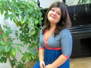 brunette teen zandrine