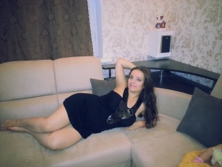 brunette teen suzzycharm dancing