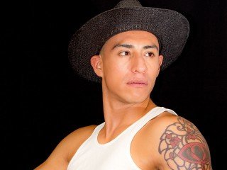 25 años, sexo en directo gay, tatuaje, zoom