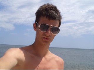 brunette young man arestme