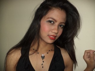 morena jovencita eumi striptease