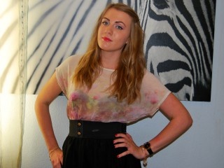 blonde teen averysweet roleplay
