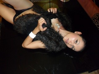 brunette esme squirt