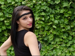 brunette agathairis squirt
