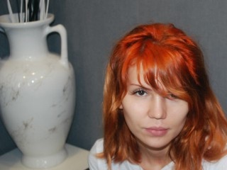 redhead roxy close