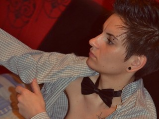 morena jovencita boyshgirl meter los dedos
