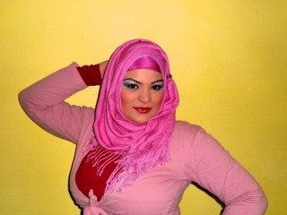 brunette muslimzerrin oil