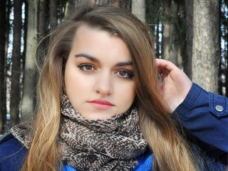 brunette teen 1tempteyes roleplay