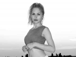 morena jovencita candykaylee striptease