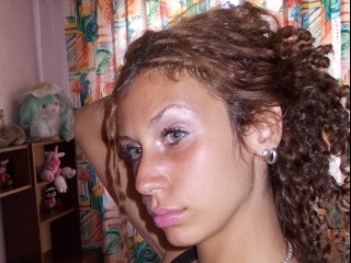 brunette teen viki dancing