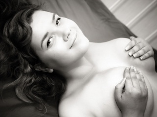 brunette teen plumpie smoking