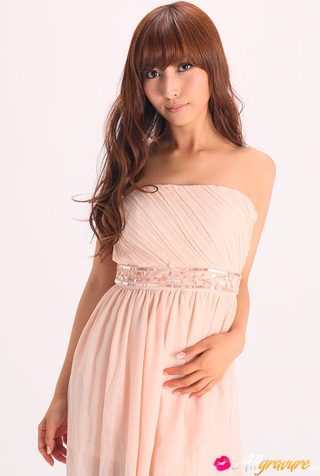 vamp poses pink dress