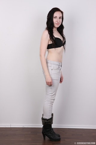 small-titted morena jovencita chavala