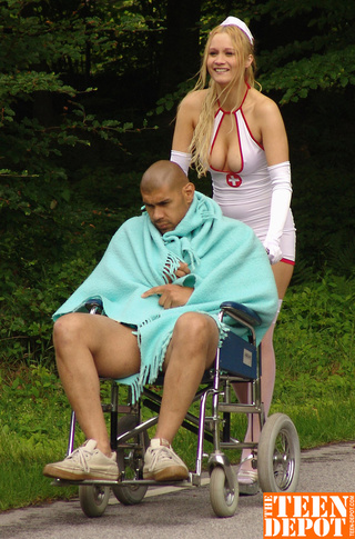 traviesas enfermera takes patient