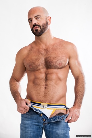 bearded guy jeans well-hung