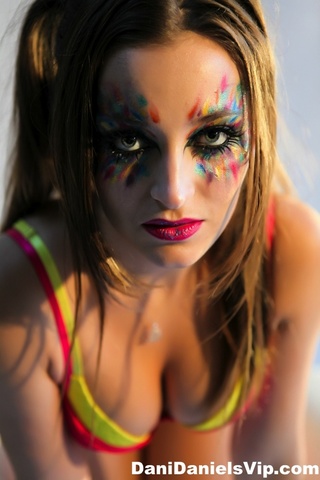 brunette seductress red yellow