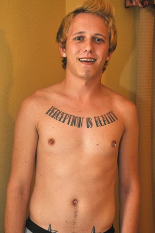 handsome cachas displays calientes