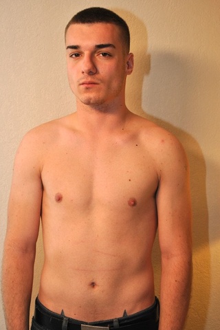 shirtless jóvenes dudes enseña