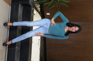 slender calientes morena jovencita