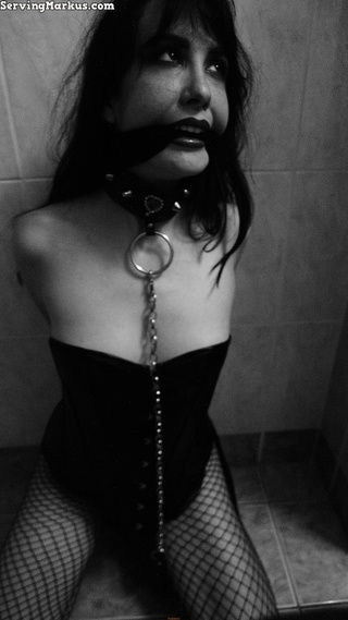 atadas amordazada esclava chica