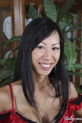 foxy asian opens peels