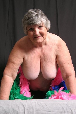 hot mature babe displays