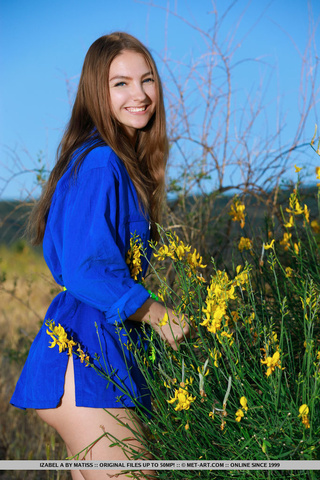incredible gal takes blue