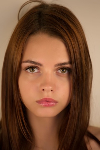 dulce jovencita enseña afeitadas