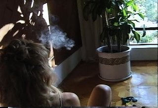 fine perra likes fumando