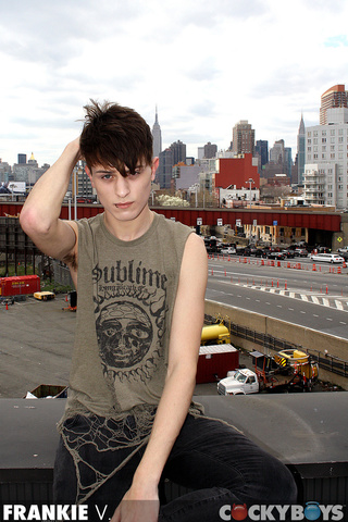 twink pivón wearing castaña