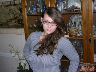 bonita chavala gafas takes