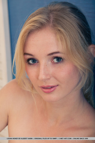 lusty blonde bares alluring