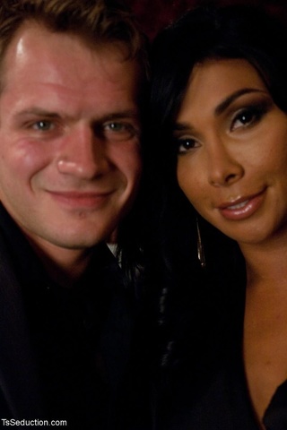 radiant travesti trabajo guys