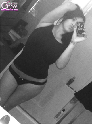 con curvas morena takes steamy