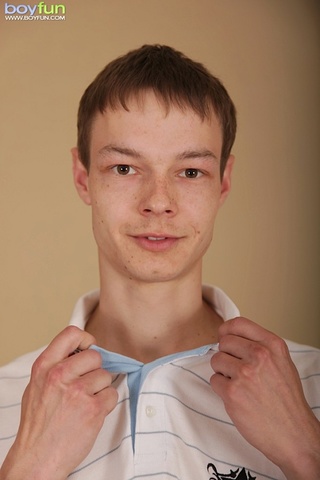 thin lad flashes ass