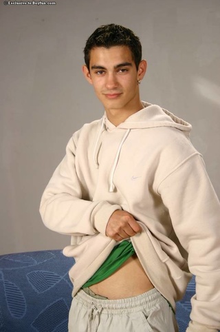 hung hombre verde chaqueta