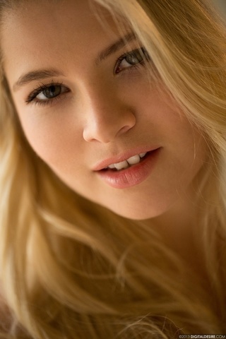 mesmerizing blonde dimple cheeks