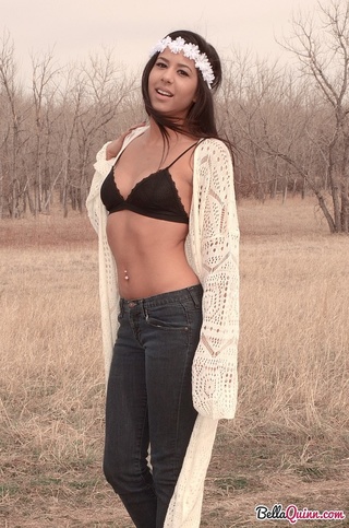 cutie black bra show
