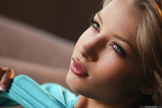 sensual morena playfull-smile shows-off