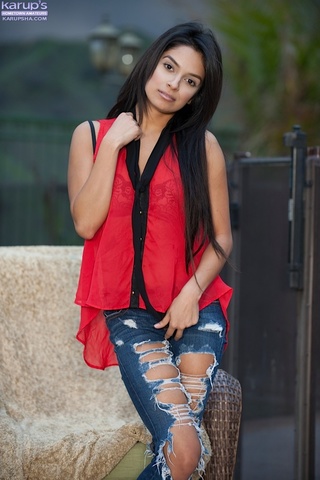 gorgeous hollie peels red