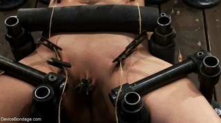 serie bondage pipes secure