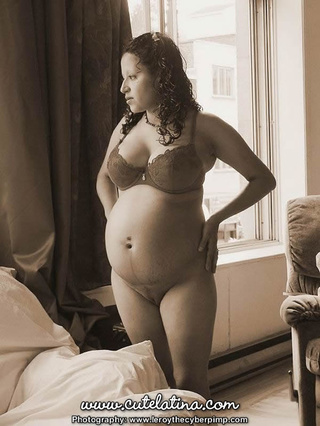 pregnant hotties touch others
