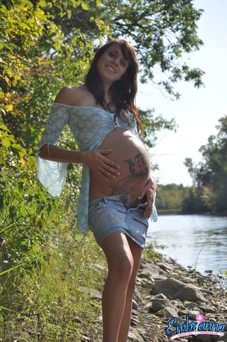 stunning pregnant brunette loves