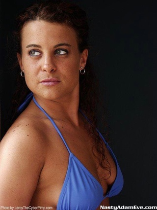 perra le encanta posar desnudas