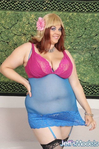 hot plump chick blue