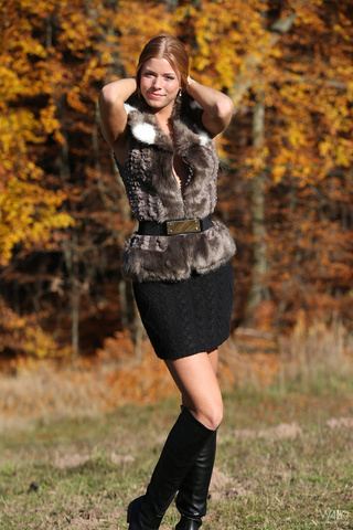 brunnete sexy girl autumn