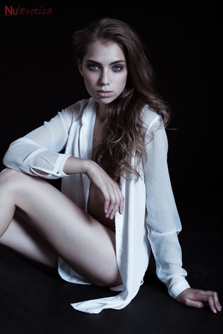 seductive blue eyes brunette