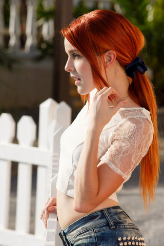 stunning redhead naked fingers