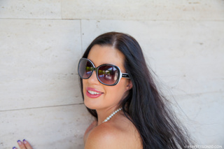 elegante morena chica apretada