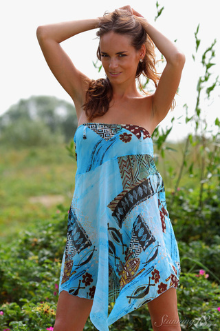 brunette chick natural juicy